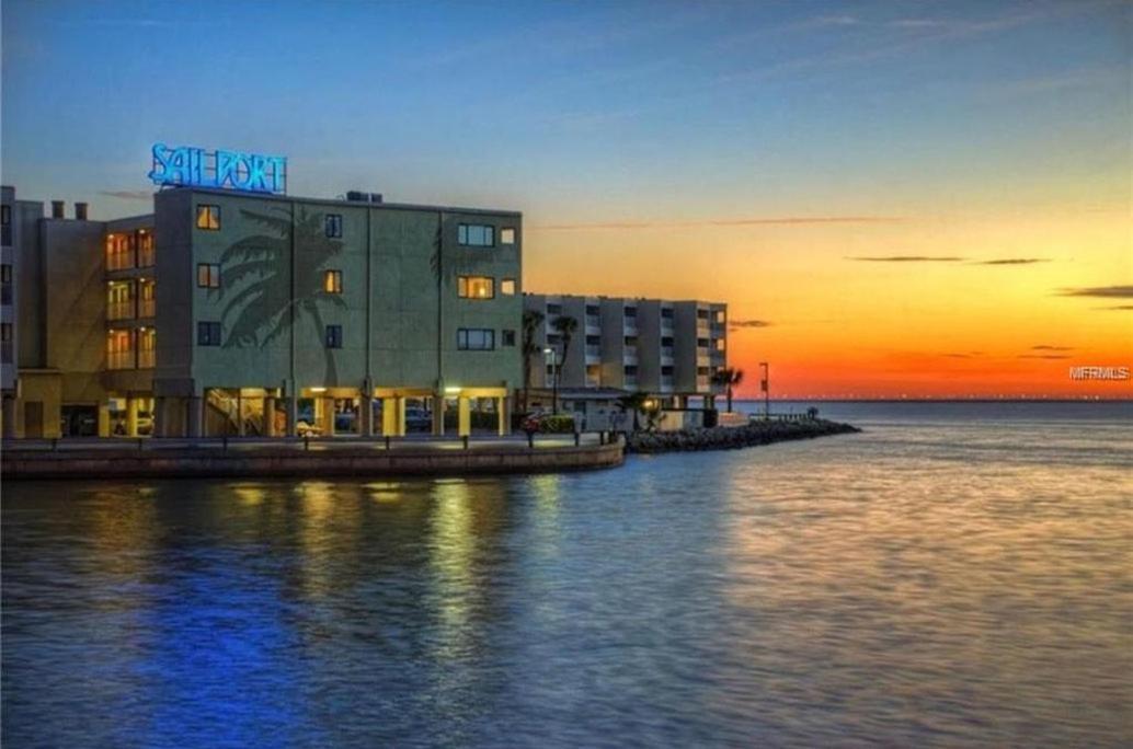 The Kondo Tiki Tampa Extérieur photo