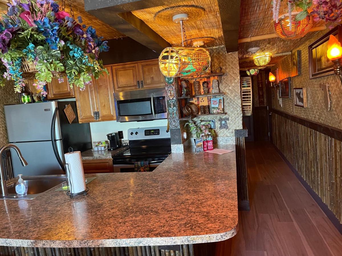 The Kondo Tiki Tampa Extérieur photo