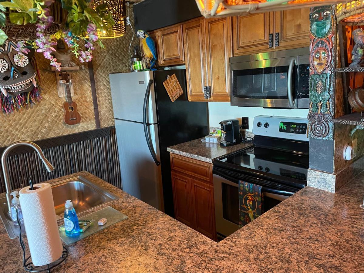 The Kondo Tiki Tampa Extérieur photo
