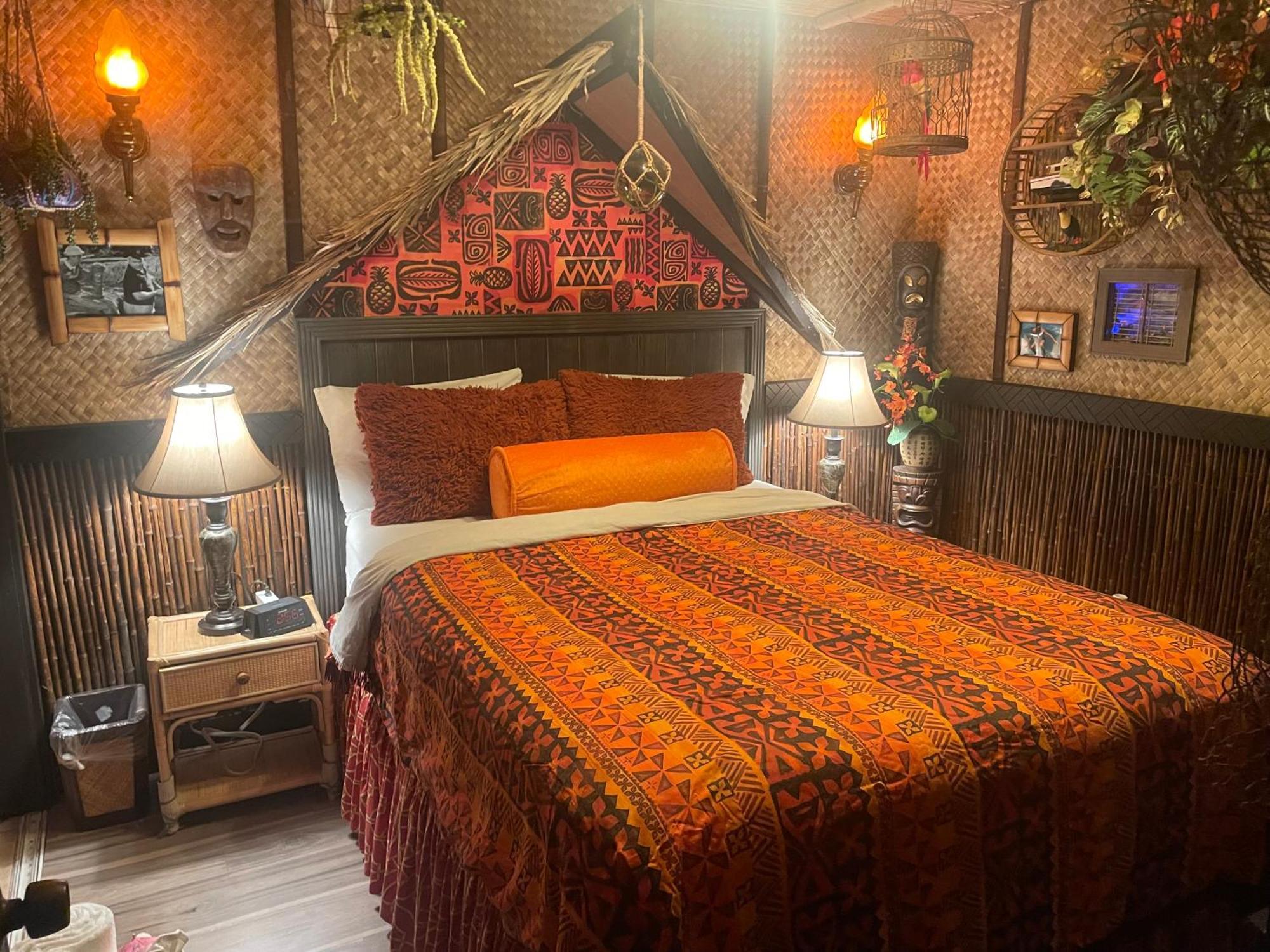 The Kondo Tiki Tampa Extérieur photo